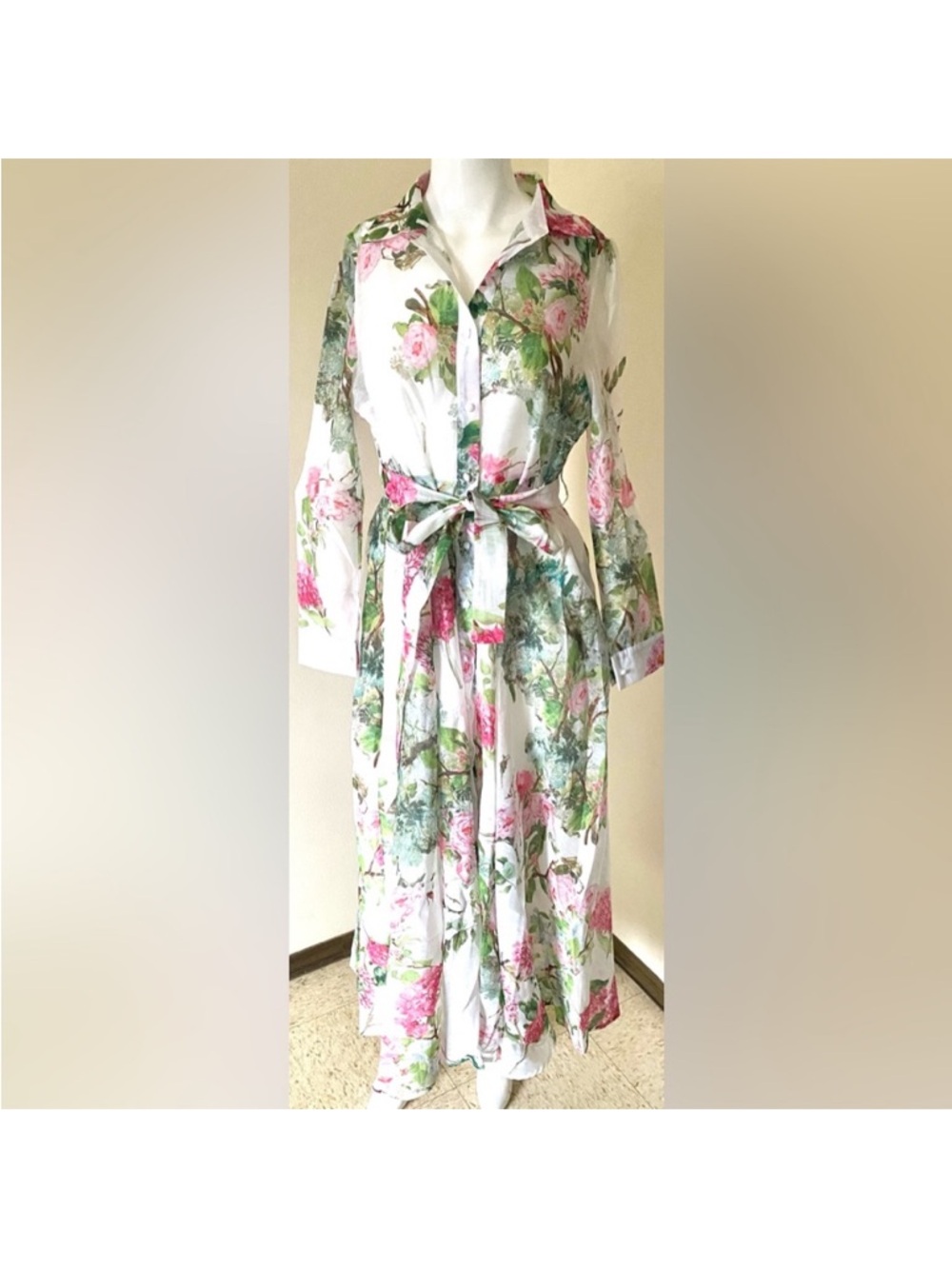 NWT Nancy Yang Floral Women's gorgeous maxi dress with Pink and Green Ascents.